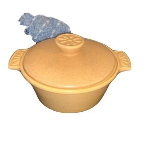 Vintage California USA Pottery Casserole w Lid S53 Yellow Good Starburst Pattern
